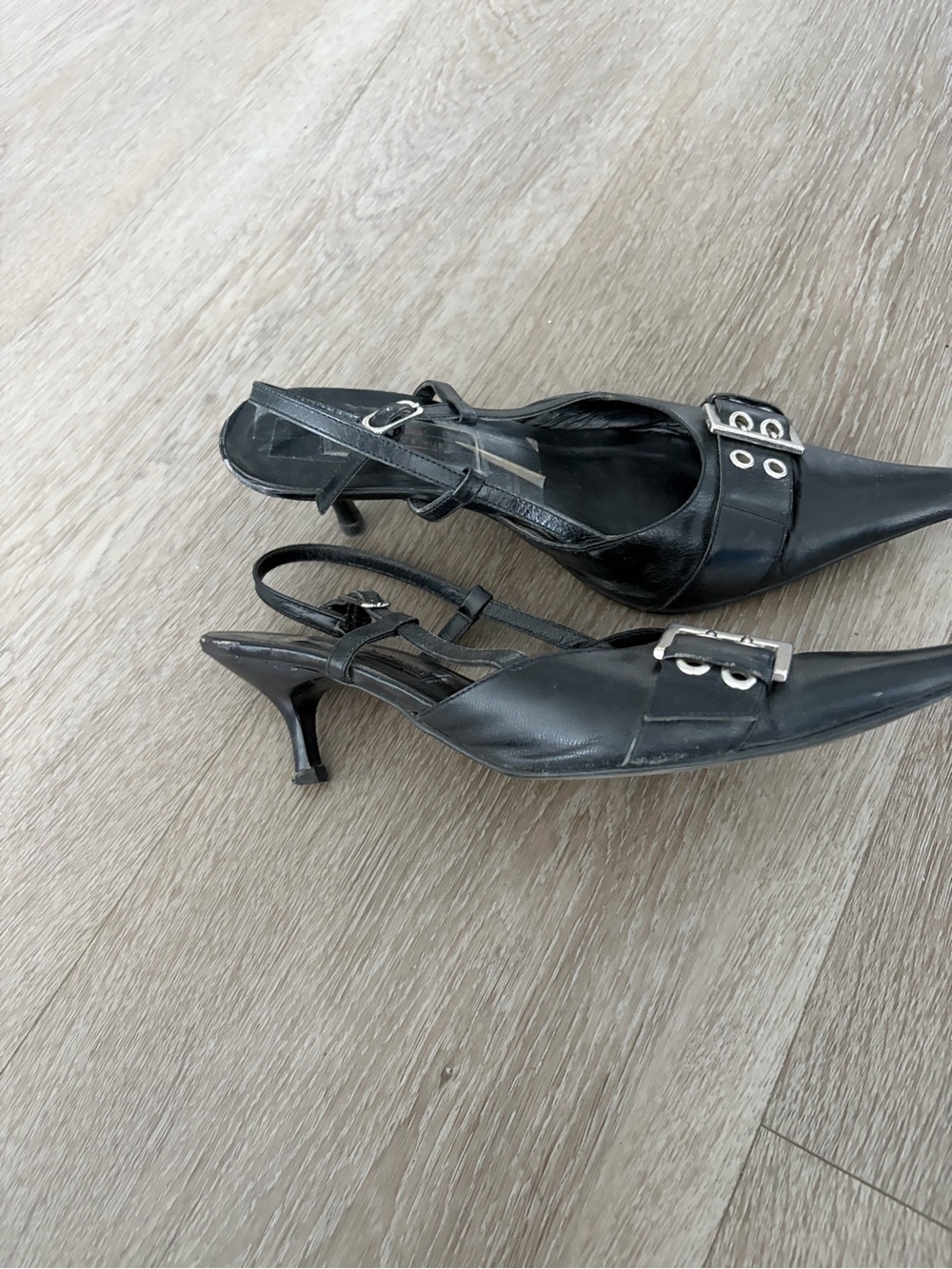 Classic Black Pointed Slingback Heels with Buckle Detail kitten heels Vtg Y2K‎